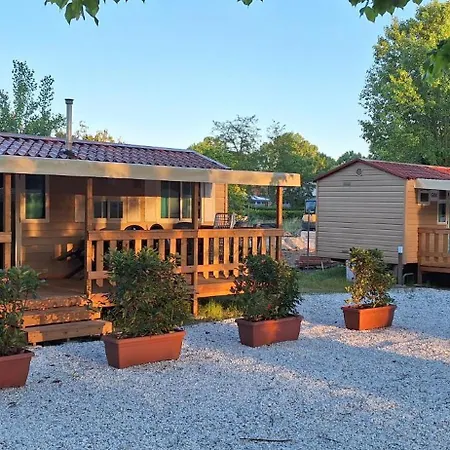 Campsitechalet In Near Sea Incl Airco Viareggio